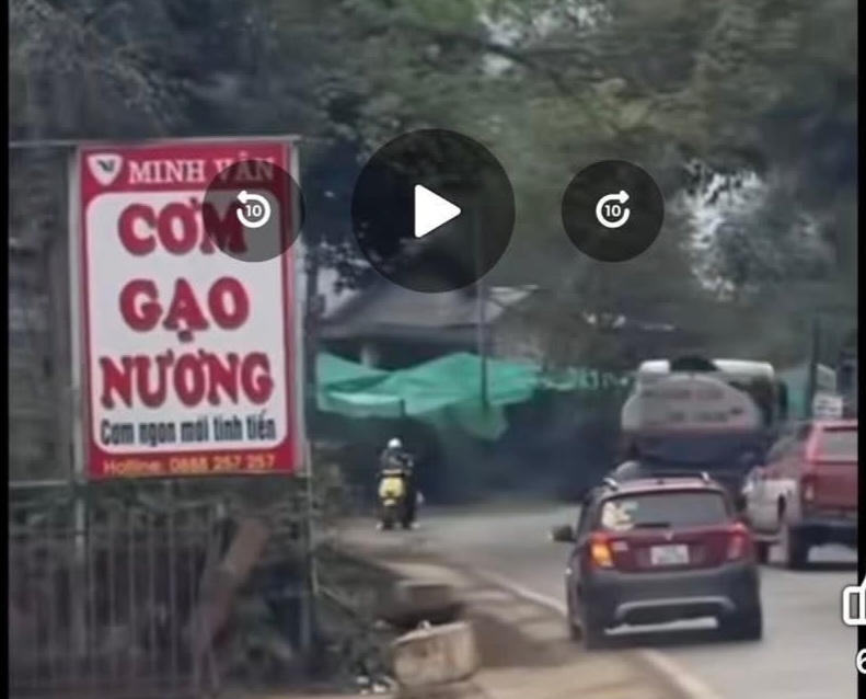 Hình ảnh chiếc xe liên tục vượt ẩu được chia sẻ lên mạng xã hội. Ảnh: Phòng CSGT tỉnh Lào Cai.