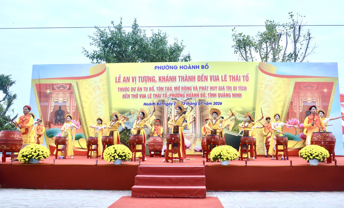 Lễ khánh thành mở đầu với màn trống hội rộn ràng, trong không khí phấn khởi chào năm mới 2026. Ảnh: Ngọc Anh.