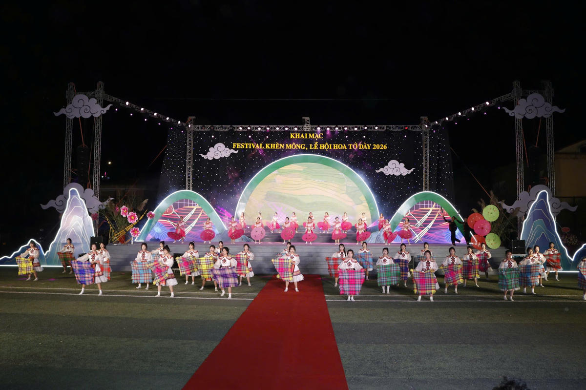 Diễn ra một cách hoành tráng, đa sắc màu. Ảnh: Đức Hùng.