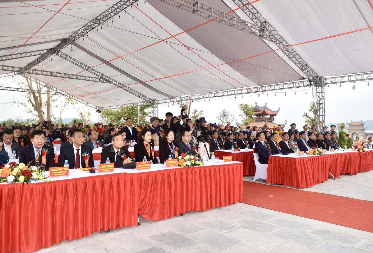 Các đại biểu và đông đảo nhân dân tham dự lễ khánh thành.&nbsp;Ảnh: Ngọc Anh.