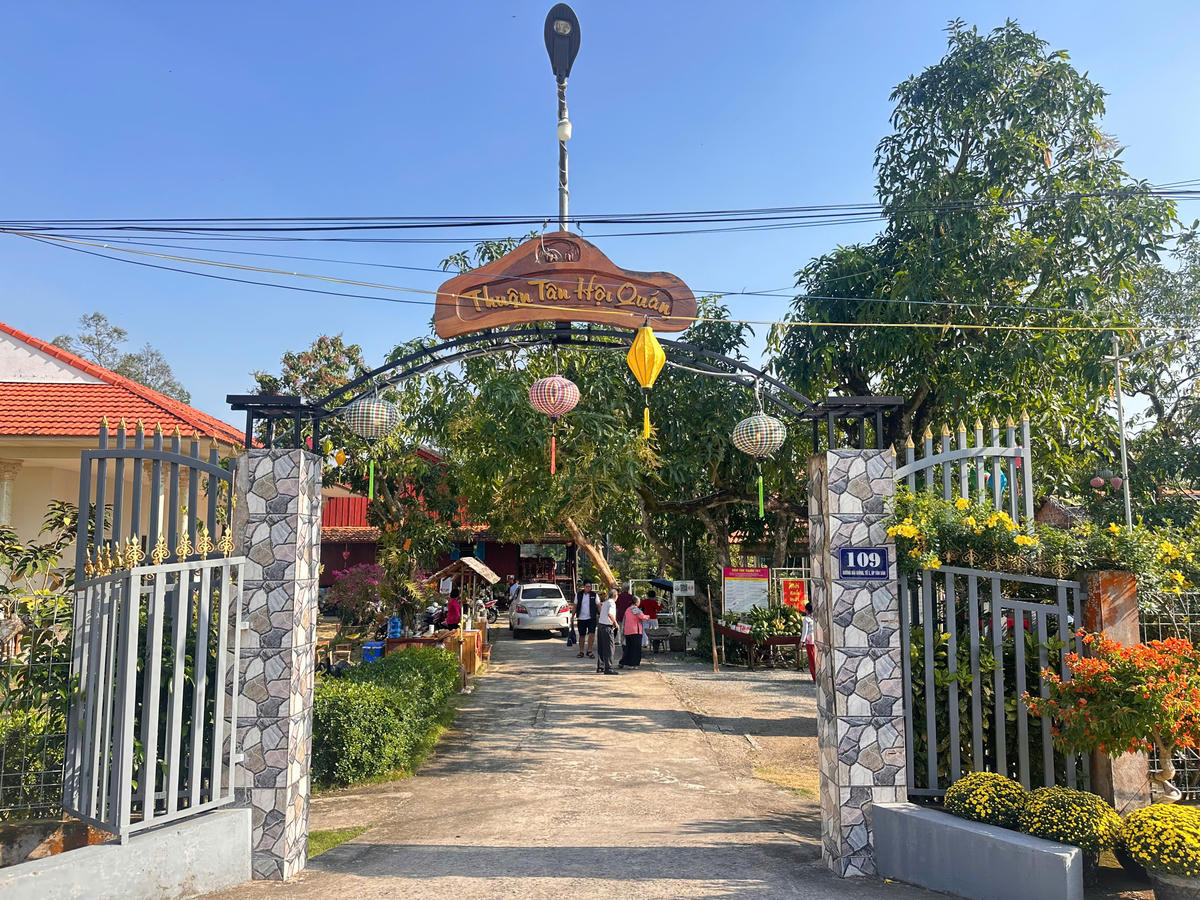 Không gian trải nghiệm “Đêm Tân Thuận Tây” diễn ra từ 14 giờ đến 20 giờ vào thứ bảy hằng tuần, tại Thuận Tân Hội Quán. Ảnh: Trung Ngãi.