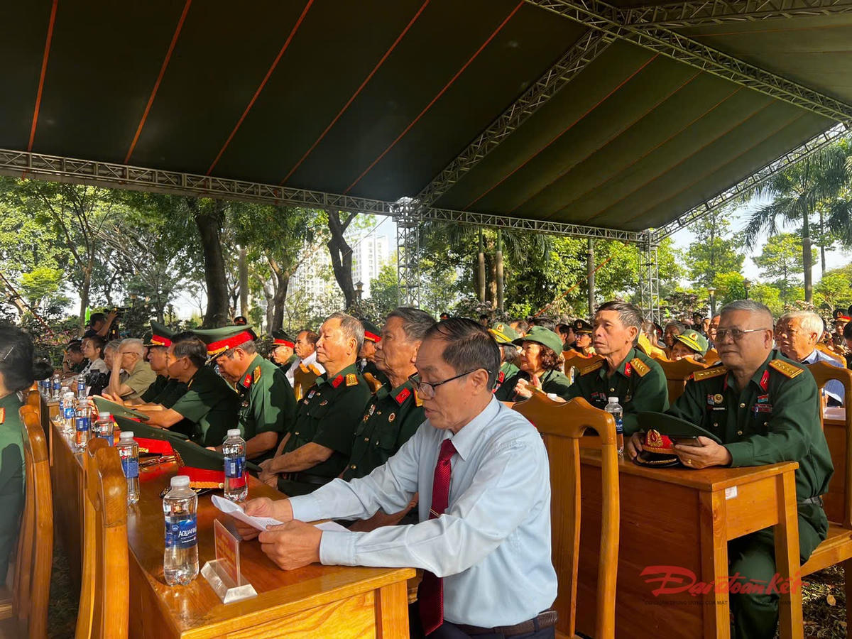 Đại biểu tham dự Lễ khánh thành bia tưởng niệm. Ảnh: Lê Hoàng.