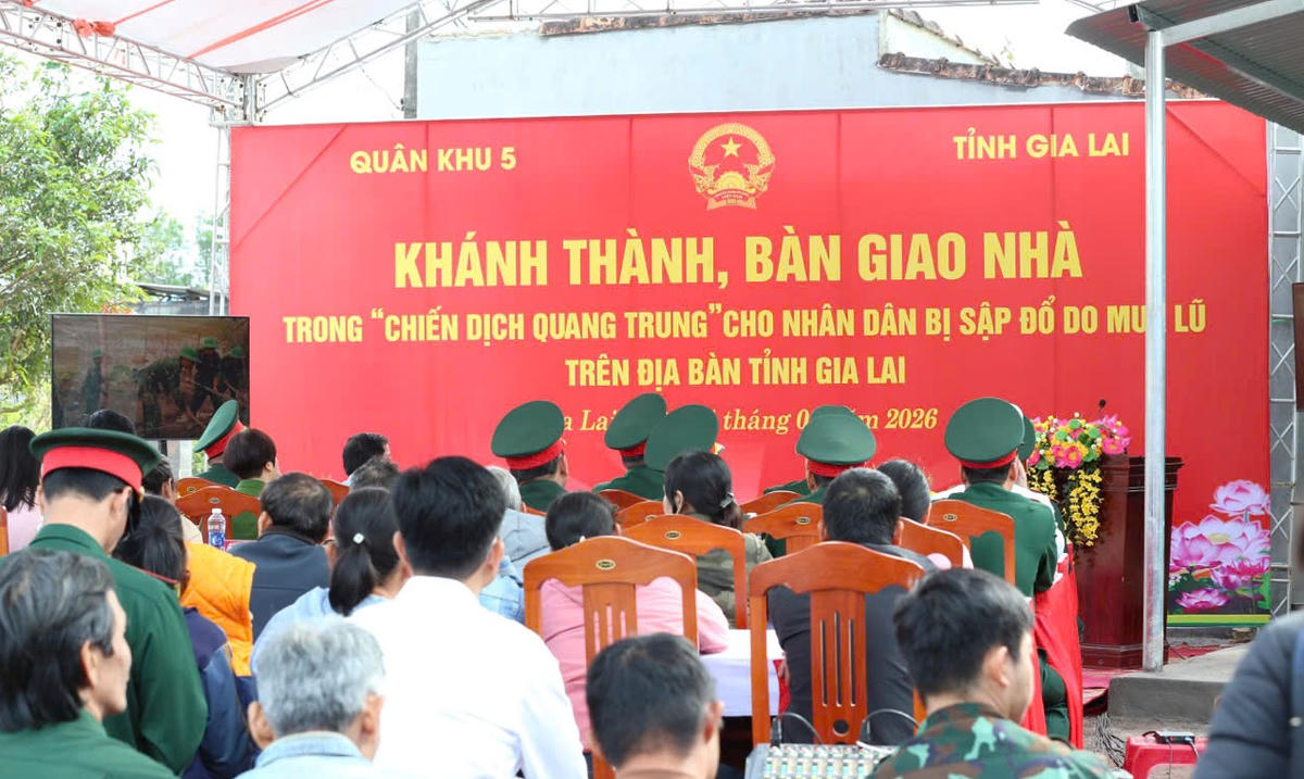 Quang cảnh lễ bàn giao nhà cho người dân tỉnh Gia Lai trong "Chiến dịch Quang Trung". Ảnh: CV.