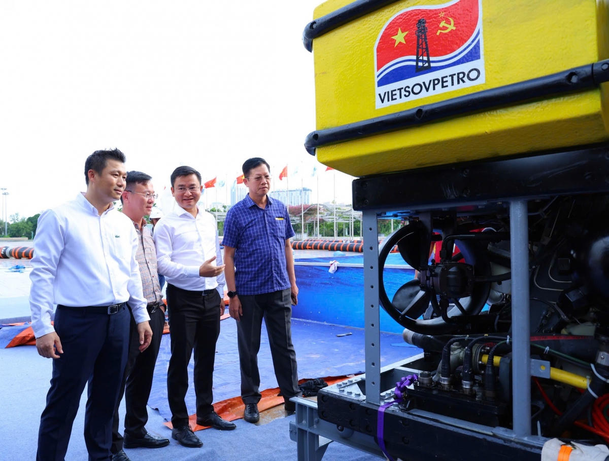 Robot dưới nước điều khiển từ xa (ROV) của Petrovietnam được trưng bày tại Triển lãm Khoa học, Công nghệ của Tập đoàn (tháng 9/2025)