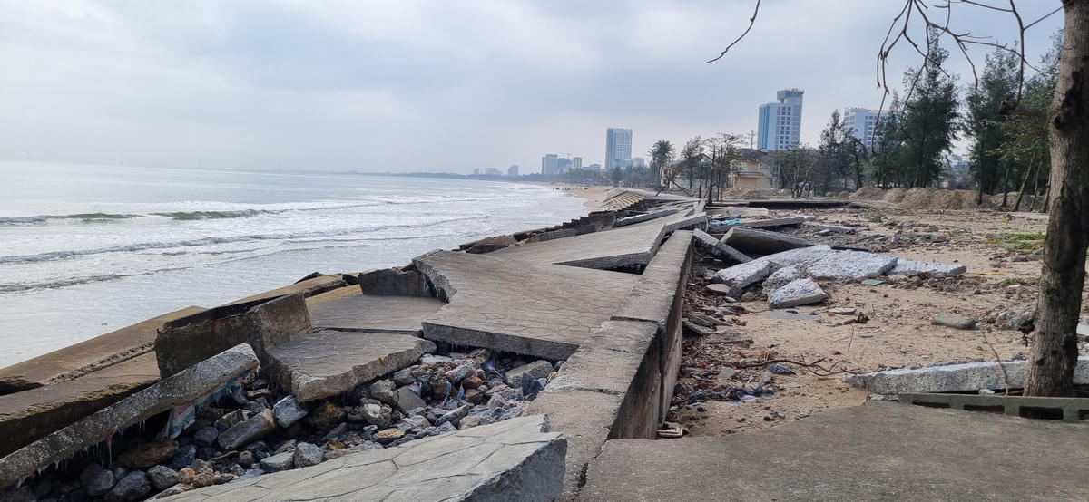 Sạt lở tại biển Cửa Lò vẫn chưa được khắc phục