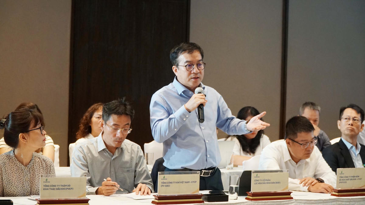 Tổng Giám đốc BSR Nguyễn Việt Thắng đóng góp ý kiến thảo luận