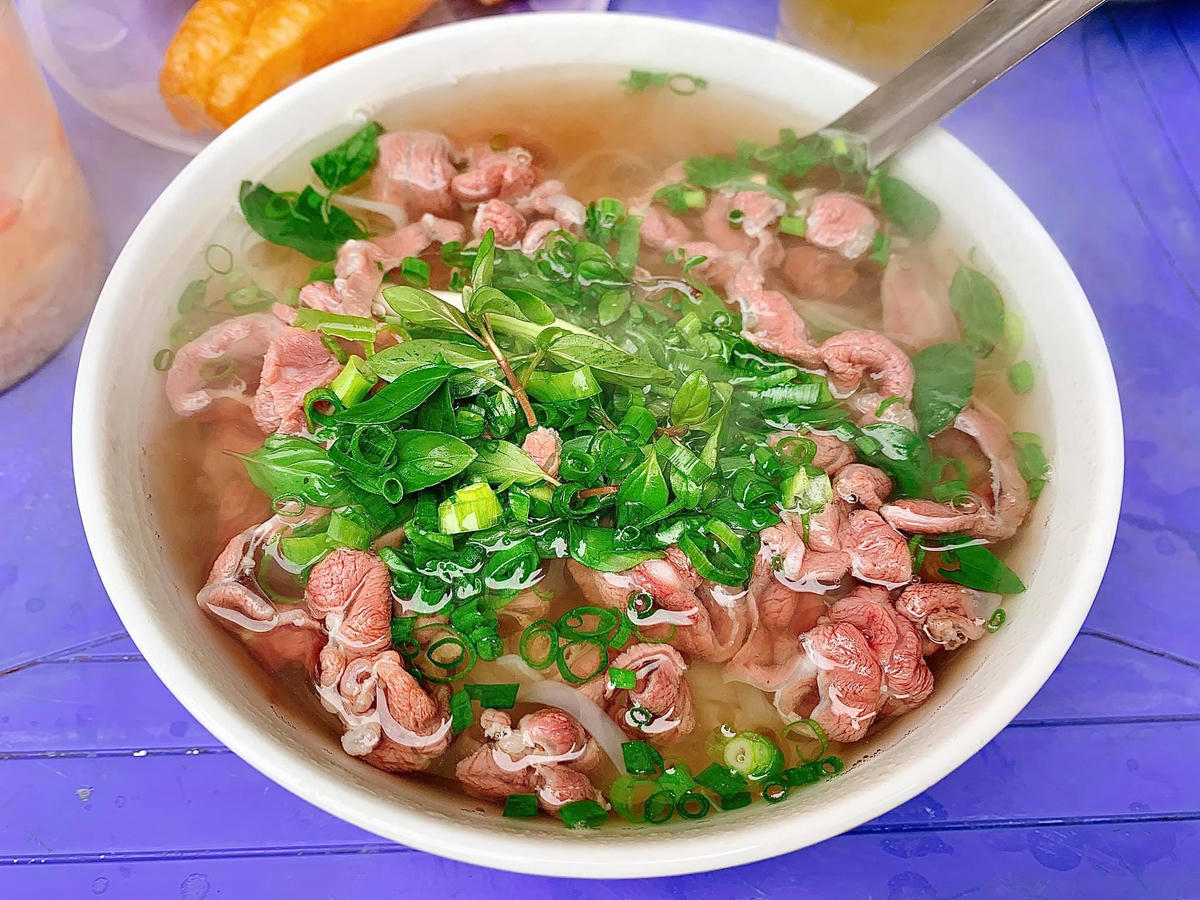 Phở Hà Nội là món quà dân giã, luôn hấp dẫn du khách 