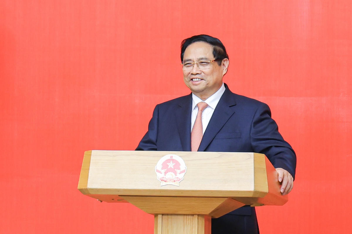 Thủ tướng Phạm Minh Chính chúc mừng đồng chí Lê Mạnh Hùng được Đảng, Nhà nước tin tưởng giao đảm nhiệm trọng trách rất quan trọng đứng đầu Bộ Công Thương