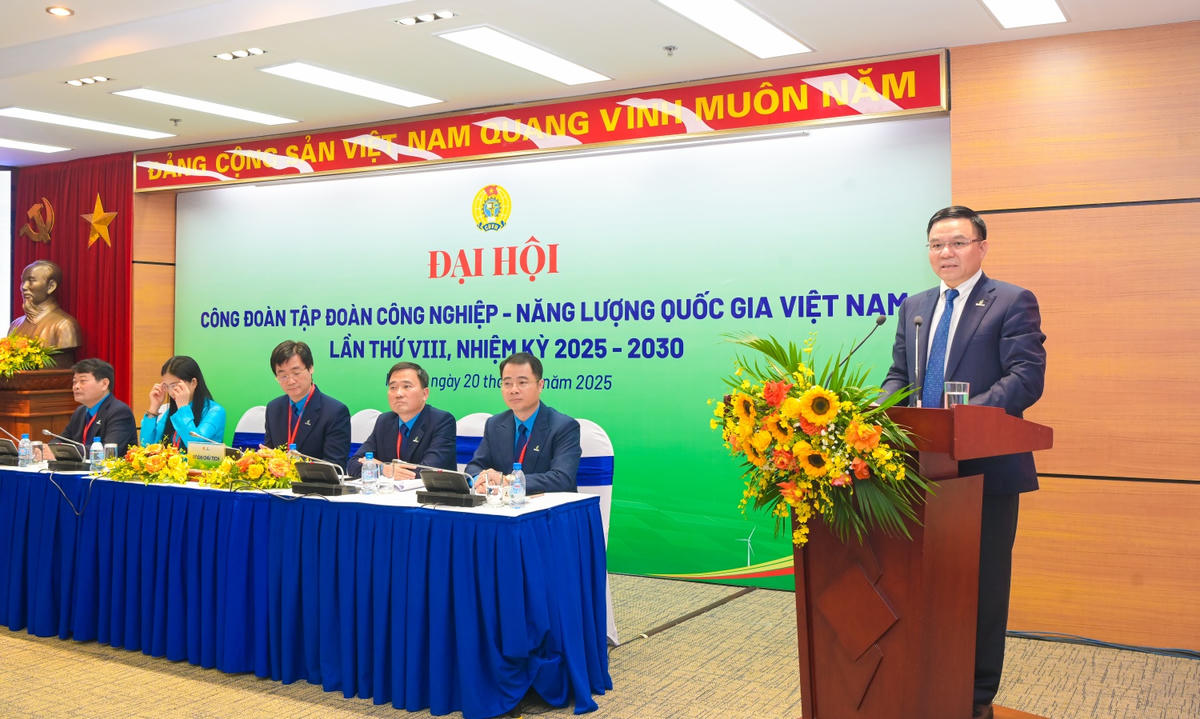 Đồng chí Lê Mạnh Hùng - Bí thư Đảng ủy, Chủ tịch HĐTV Petrovietnam: Trước yêu cầu phát triển mới của Tập đoàn, Công đoàn cần tiếp tục phát huy vai trò là điểm tựa của NLĐ, nêu cao trách nhiệm, chủ động bám sát kế hoạch quản trị và chiến lược phát triển của Tập đoàn.