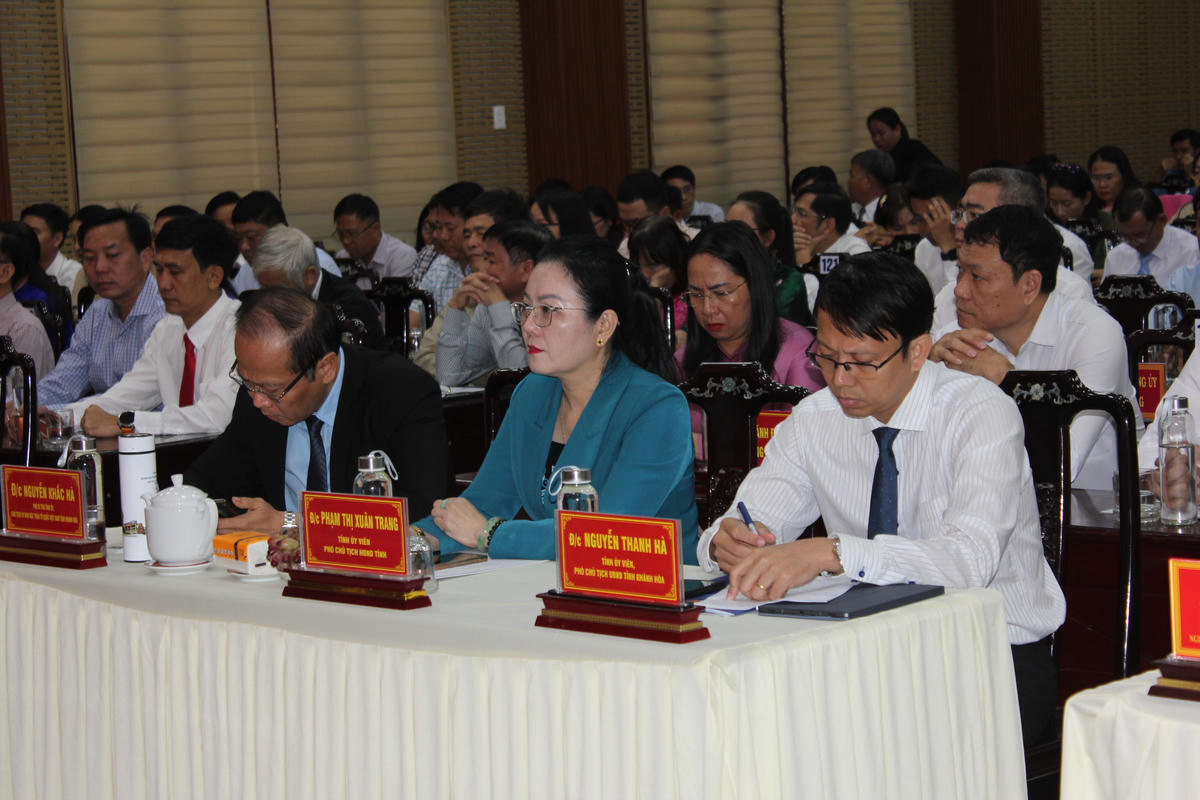 Các đại biểu dự hội nghị. (ảnh X.H)