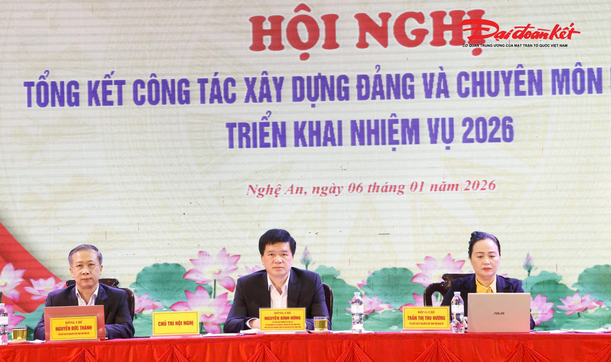 Chủ trì hội nghị. Ảnh: ĐB