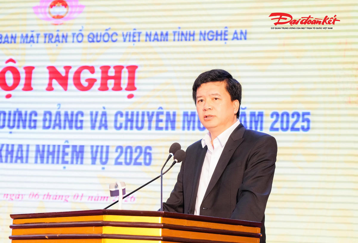 Ông Nguyễn Đình Hùng - Ủy viên Ban Thường vụ Tỉnh ủy, Phó Chủ tịch Ủy ban MTTQ tỉnh Nghệ An phát biểu tại hội nghị. Ảnh: ĐB