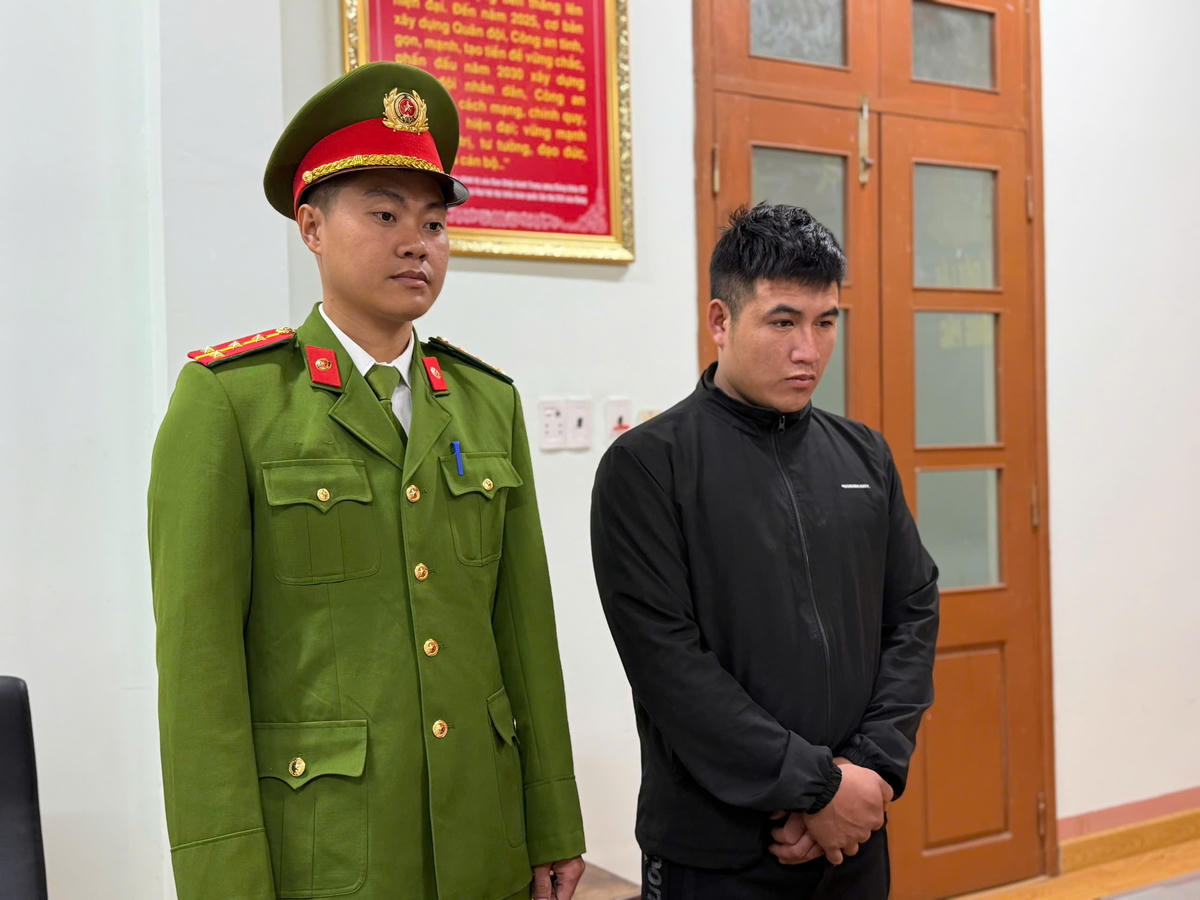 Đối tượng Khánh tại cơ quan điều tra. Ảnh: CA.