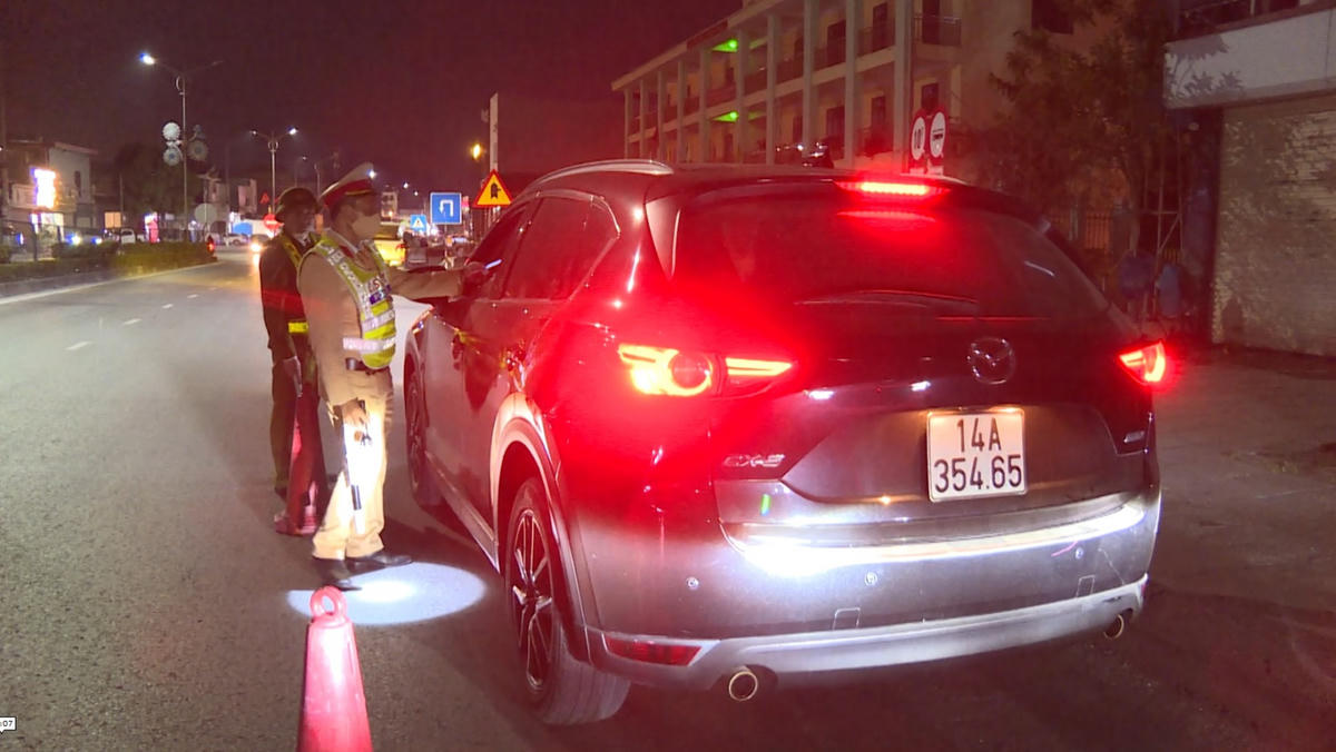 Lực lượng CSGT tỉnh Quảng Ninh&nbsp;tăng cường tuần tra kiểm soát để kịp thời phát hiện và xử lý các trường hợp vi phạm trật tự ATGT. Ảnh: Nguyễn Khánh.