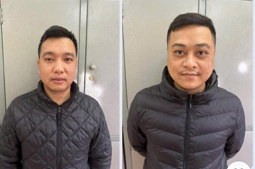 Đối tượng Kiên và Tuấn tại cơ quan công an. Ảnh: Công an xã Văn Bàn.