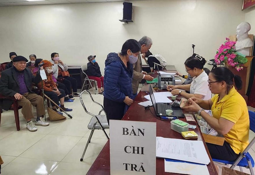 Hơn 3,5 triệu người sẽ được nhận lương hưu và trợ cấp bảo hiểm xã hội của tháng 2, tháng 3/2026 trước Tết Nguyên đán. Ảnh: Ngọc Yến.