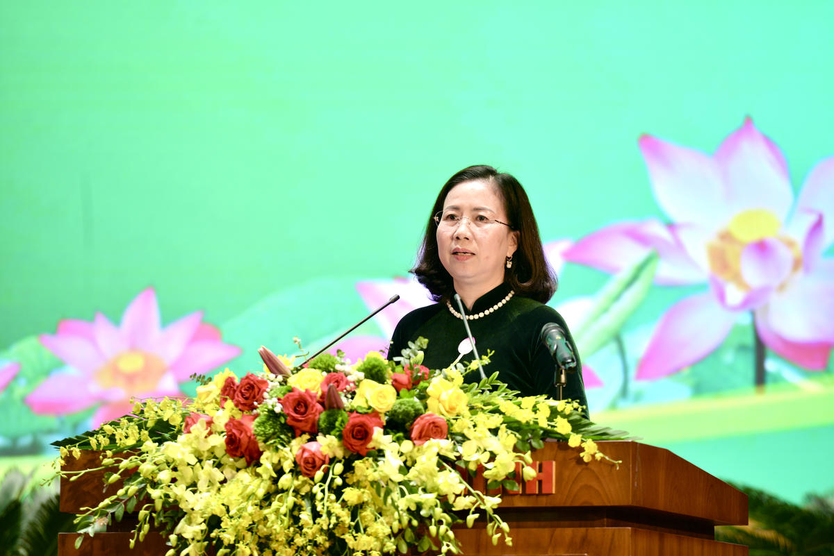 Phó Chủ tịch BCH Trung ương Hội Nông dân Việt Nam Bùi Thị Thơm phát biểu tại Hội nghị.