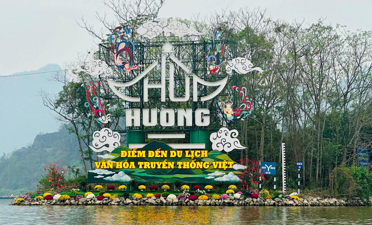 Với sự chuẩn bị kỹ lưỡng từ xã Hương Sơn, Lễ hội chùa Hương 2026 được kỳ vọng bước đệm quan trọng để khẳng định vị thế của Chùa Hương trên bản đồ du lịch văn hóa – tâm linh quốc gia và quốc tế. Ảnh: Thanh Bình.