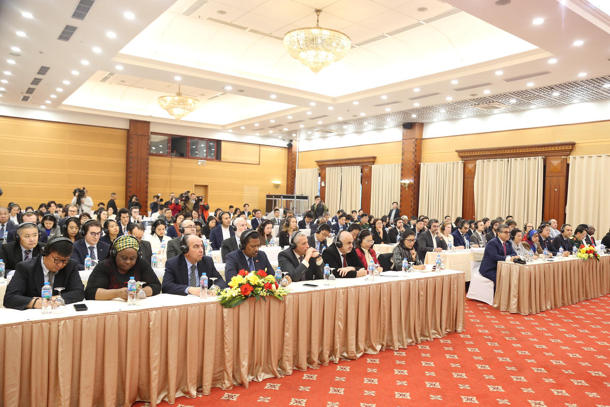 Các đại biểu quốc tế tham dự buổi thông báo&nbsp;về Đại hội đại biểu toàn quốc Đảng Cộng sản Việt Nam lần thứ XIV. Ảnh: Thành Long