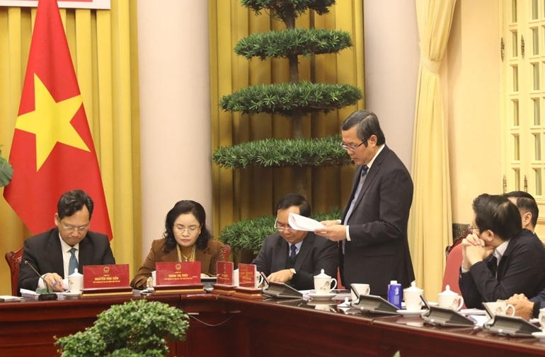 Đại diện Bộ Giáo dục và Đào tạo làm rõ các nội dung luật do Bộ chủ trì soạn thảo.