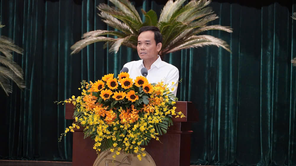 Bí thư Thành ủy TP Hồ Chí Minh Trần Lưu Quang phát biểu tại hội nghị. Ảnh: T.L