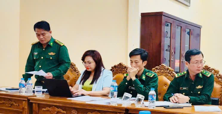 Đại tá Rơ Lan Ngân – Phó Chính ủy BĐBP tỉnh Đắk Lắk phát biểu. Ảnh: MT.