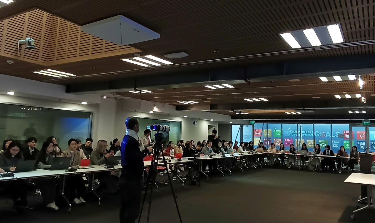 Toạ đàm đã thu hút sự&nbsp;thu hút sự tham gia đông đảo của các nhà quản lý, chuyên gia truyền thông, báo chí và công nghệ. Ảnh: Phạm Sỹ.