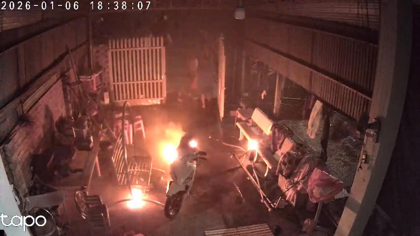 Hiện trường vụ phóng hoả bằng xăng khiến 2 người tử vong. Ảnh T.N.