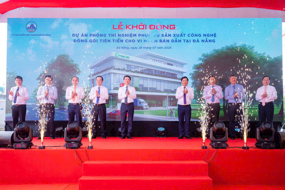 Năm 2025, nhiều dự án khoa học công nghệ được triển khai. Trong ảnh: Khởi công dự án phòng thí nghiệm vi mạch bán dẫn tháng 7/2025 tại Công viên phần mềm số 2. Ảnh: Nguyễn Tú.