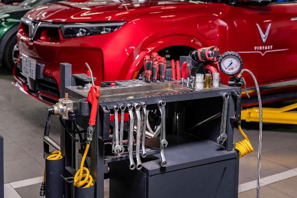 Dịch vụ chạm đỉnh, chi phí chạm đáy, hậu mãi của VinFast khiến người dùng yên tâm chuyển đổi xanh