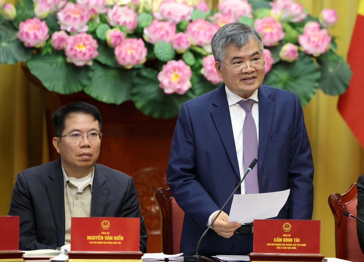 Phó Chủ nhiệm Văn phòng Chủ tịch nước Cấn Đình Tài chủ trì họp báo. Ảnh: Đức Tuân