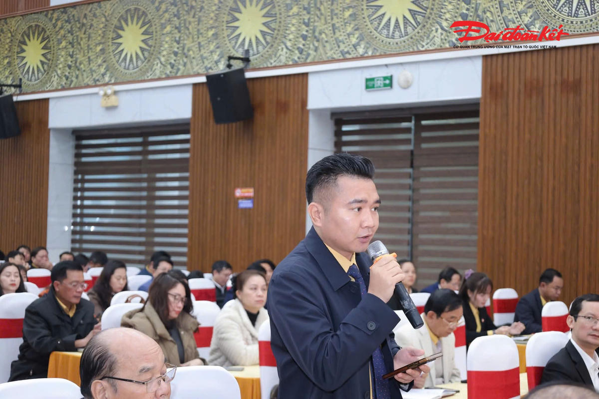 Ông Hoàng Nguyễn Trọng Dũng - Chủ tịch HĐQT, Tổng Giám đốc Công ty Hoàng Gia Phát, Uỷ viên Uỷ ban MTTQ tỉnh Nghệ An phát biểu tại Hội nghị. Ảnh: ĐB