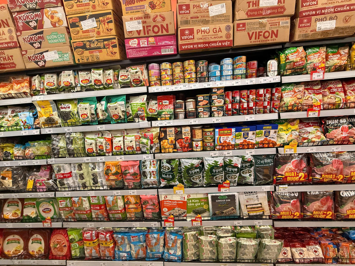 Cửa hàng Winmart tại đường Trường Chinh (phường Kiến An, TP Hải Phòng) đã thay thế các sản phẩm của Đồ hộp Hạ Long bằng các mặt hàng khác. Ảnh: PT. 