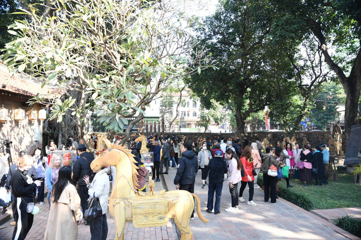 Không gian trưng bày đã thu hút đông đảo du khách trong và ngoài nước tới tham quan. Ảnh: Phạm Sỹ.