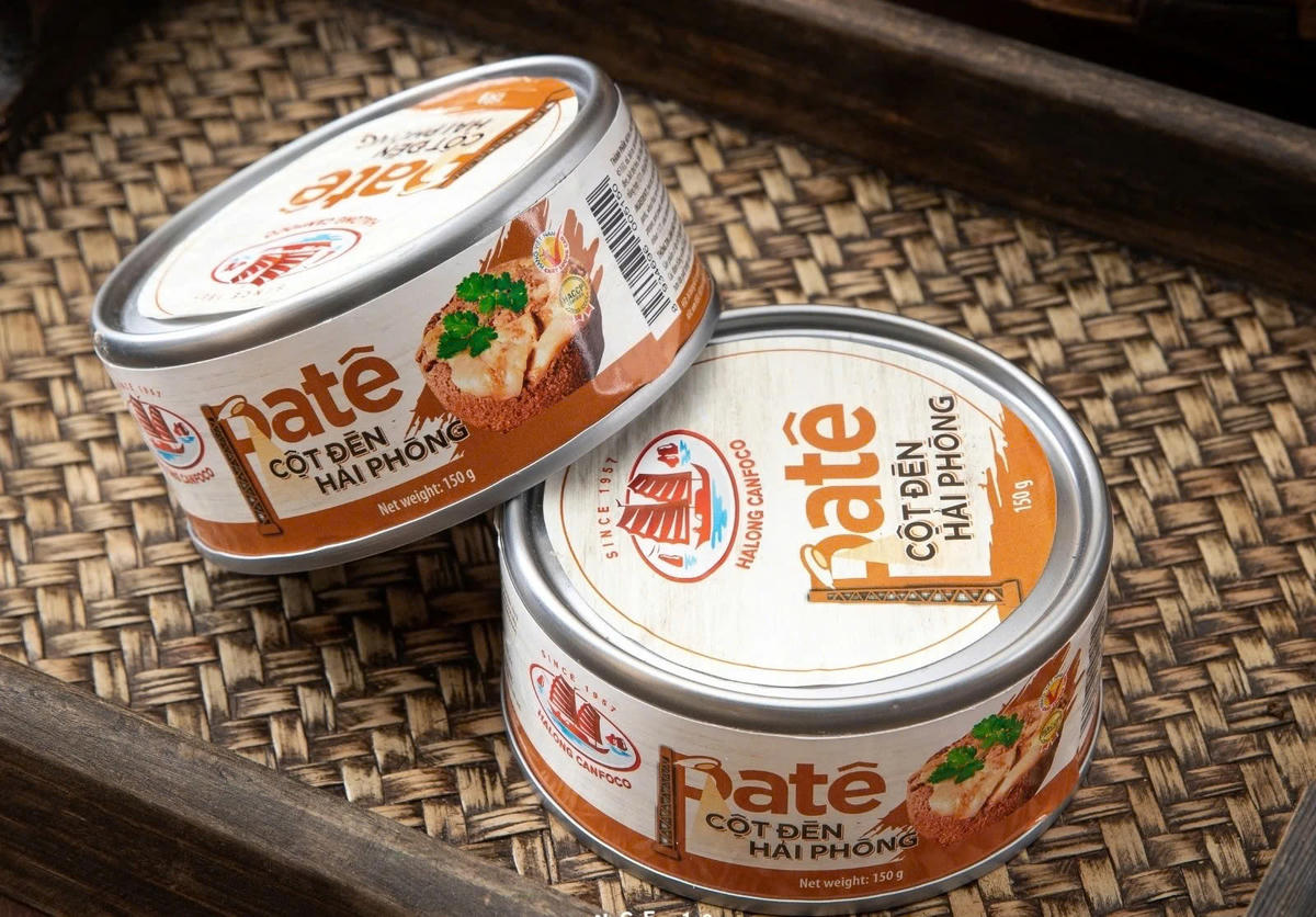 Lực lượng chức năng phát hiện thịt lợn nhiễm bệnh được đưa vào sản xuất thực phẩm đồ hộp. Ảnh: TL