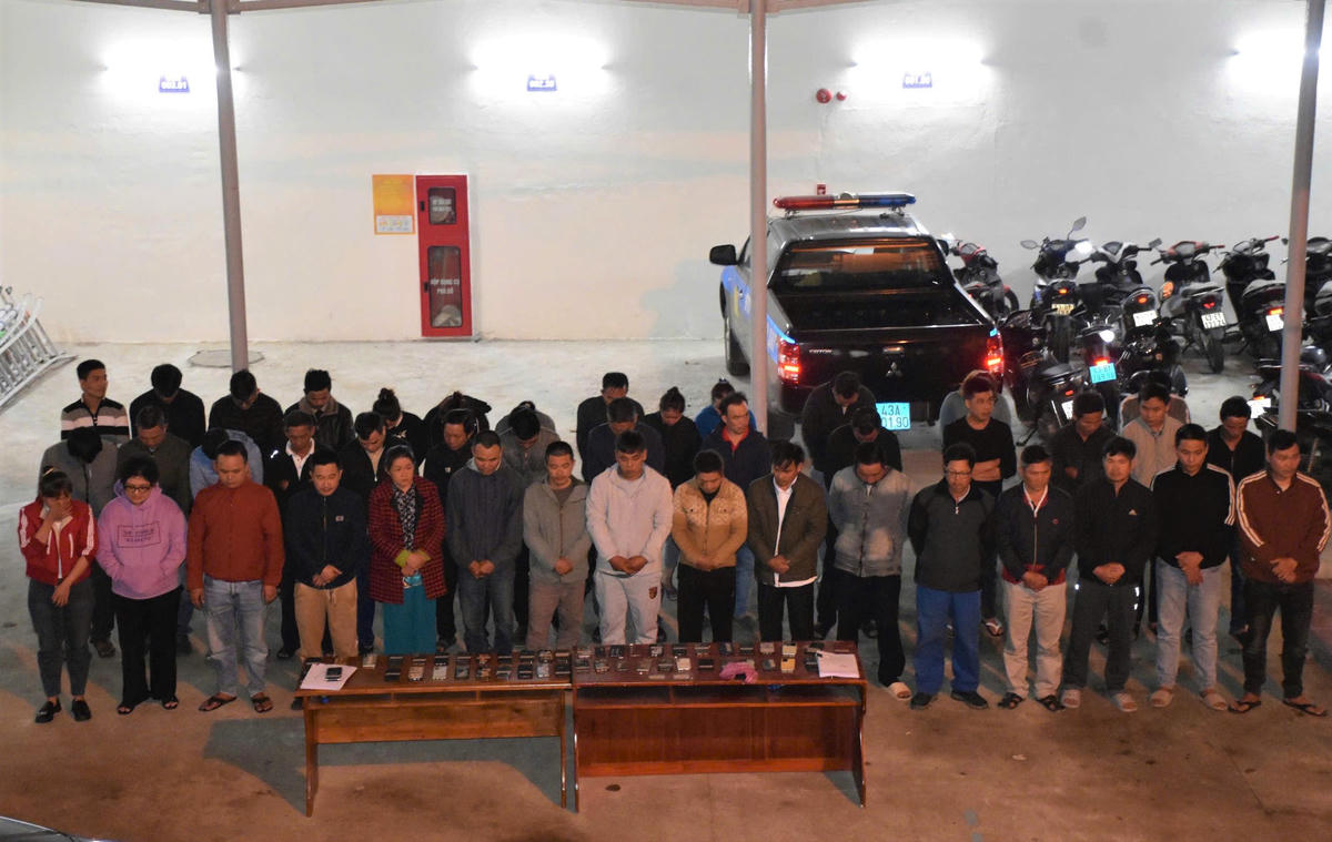 Các đối tượng trong đường dây dây ghi số đề qua zalo hơn 10 tỷ đồng. Ảnh: CV.