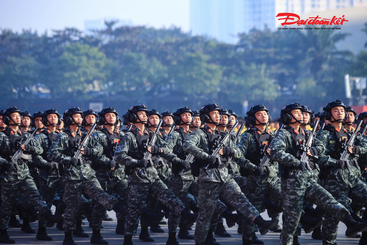 Hơn 1.000 cán bộ, chiến sĩ Bộ Công an và Công an Thành phố Hà Nội tham gia đã luyện tập, duyệt đội ngũ phục vụ Lễ xuất quân.