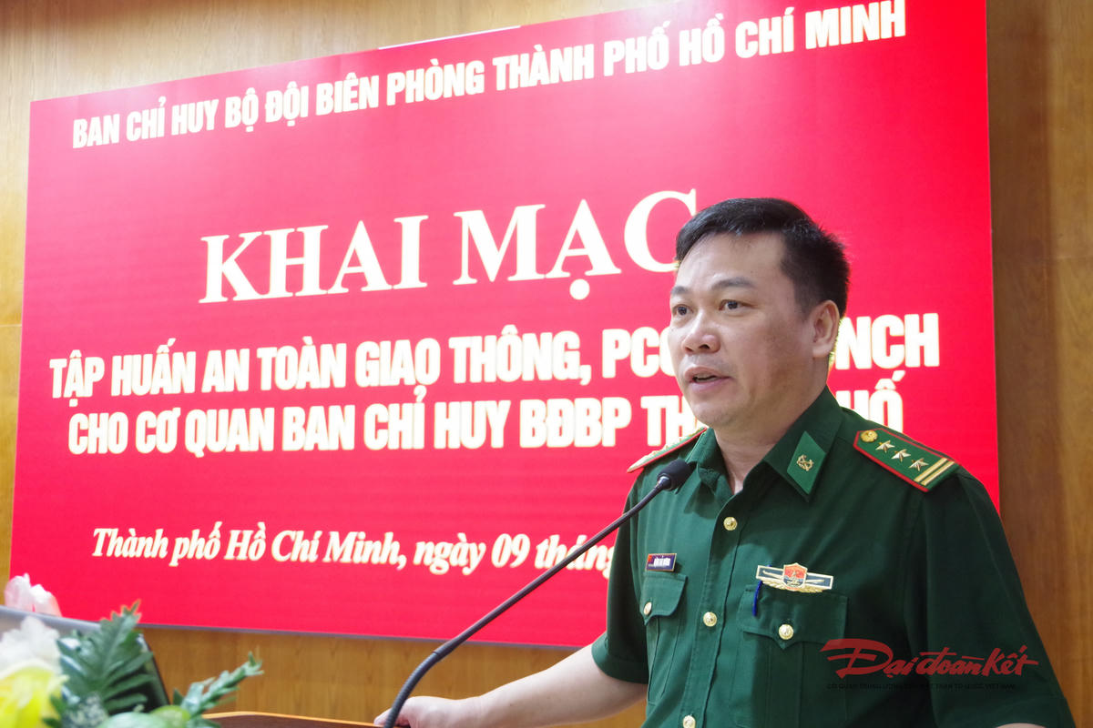 Thượng tá Đặng Hải Dương Phó Chỉ huy trưởng BĐBP Thành phố phát biểu tại Hội nghị tập huấn. Ảnh: Quang Tiến.