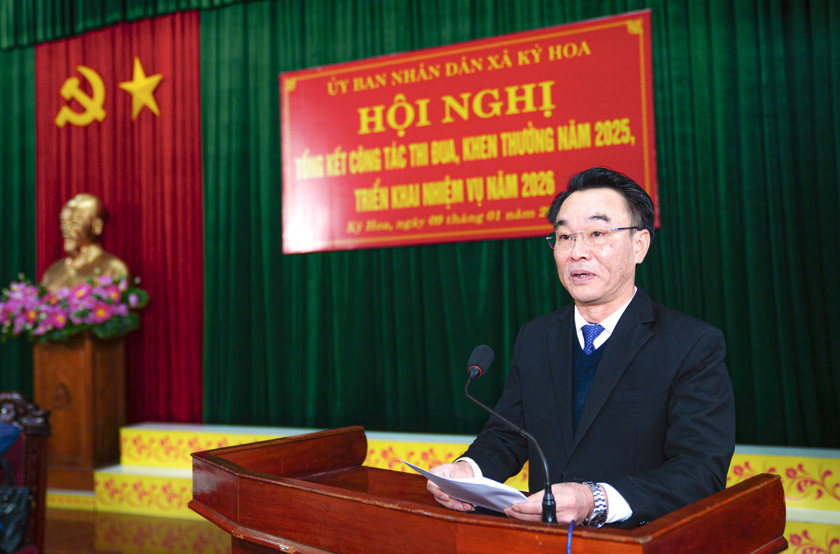 Ông Võ Tá Cương, Chủ tịch UBND xã Kỳ Hoa phát biểu khai mạc hội nghị. Ảnh: Cẩm Kỳ 