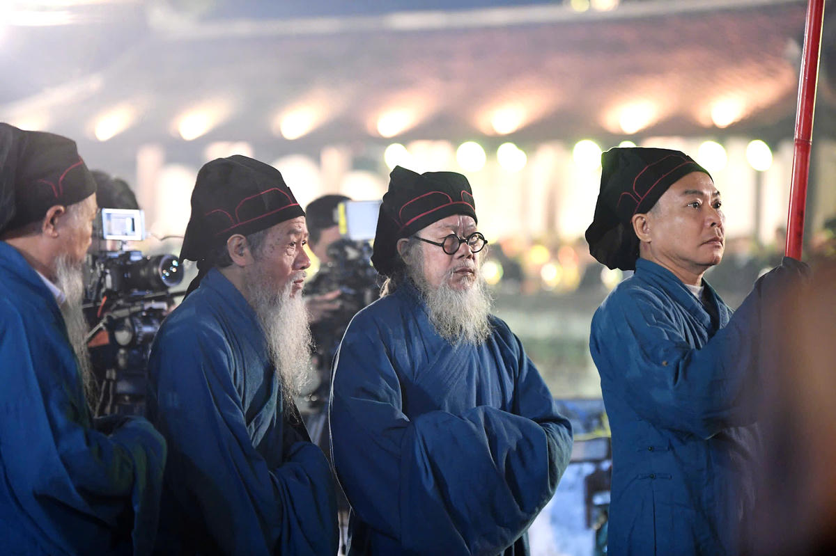 Những khoảnh khắc trang nghiêm, lắng đọng trong chương trình, thể hiện sự tri ân các bậc hiền tài và truyền thống tôn sư trọng đạo. Ảnh: Phạm Sỹ.