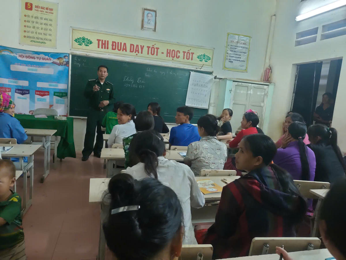 Khi lớp học xóa mù chữ “bén rễ” nơi bản làng