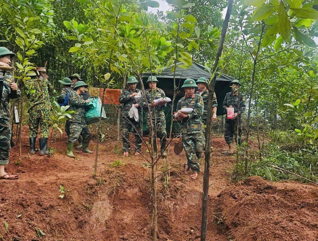 Quảng Trị: Cất bốc được 2 hài cốt liệt sĩ ở rừng tràm