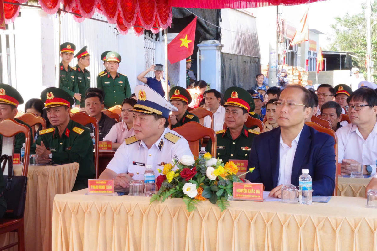 Các đại biểu dự buổi lễ. Ảnh: X.H.