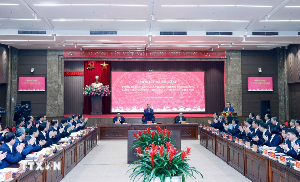Tổng Bí thư Tô Lâm và Thủ tướng Chính phủ Phạm Minh Chính, Chủ tịch Quốc hội Trần Thanh Mẫn chủ trì buổi làm việc với Ban Thường vụ Thành ủy Hà Nội. (Ảnh: Thống Nhất/TTXVN