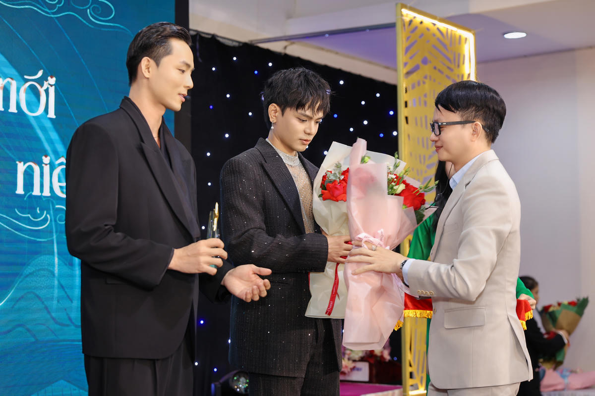 Gu Vietnam chính thức công bố Á vương Vũ Linh và ca nhạc sĩ Ssay Huỳnh là hai talent đầu quân về công ty của mình.