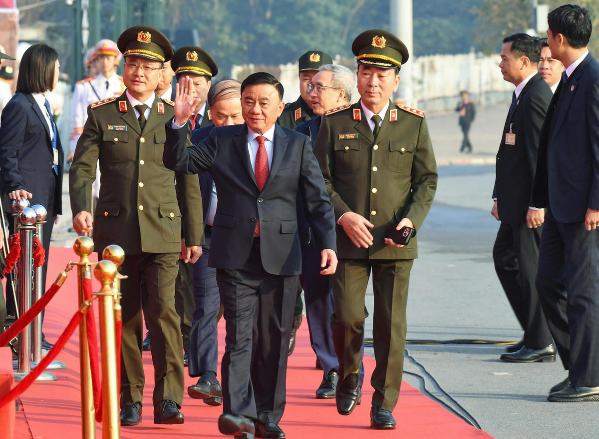 Thường trực Ban Bí thư Trần Cẩm Tú, lãnh đạo Bộ Công an và đại diện các bộ, ban ngành dự Lễ xuất quân, diễn tập phương án bảo đảm an ninh, trật tự Đại hội XIV của Đảng. Ảnh: Minh Đức