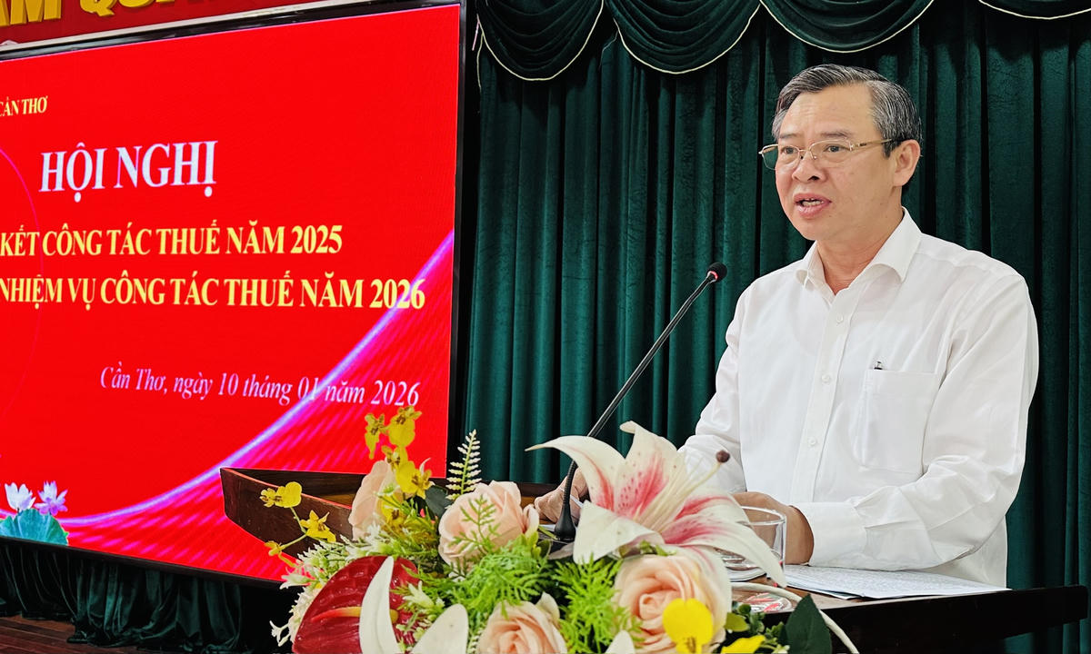 Ông Trương Cảnh Tuyên, Phó Bí thư Thành ủy, Chủ tịch UBND TP Cần Thơ, phát biểu tại hội nghị. Ảnh Trung Kiên&nbsp;