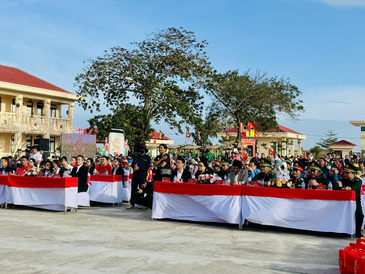 Các đại biểu về dự Chương trình. Ảnh: Thanh Nga.