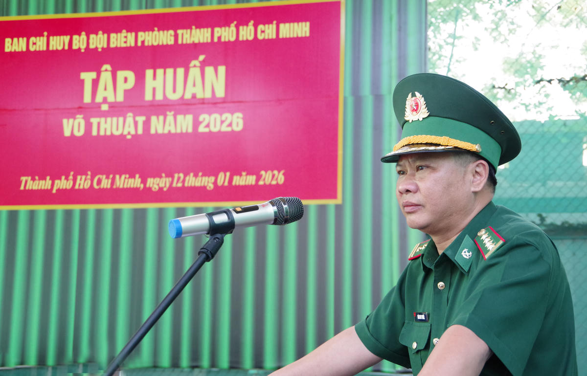 Đại tá Đoàn Duy Phước, Phó Chỉ huy trưởng – Tham mưu trưởng BĐBP Thành phố phát biểu chỉ đạo lớp tập huấn. Ảnh: Văn Danh.