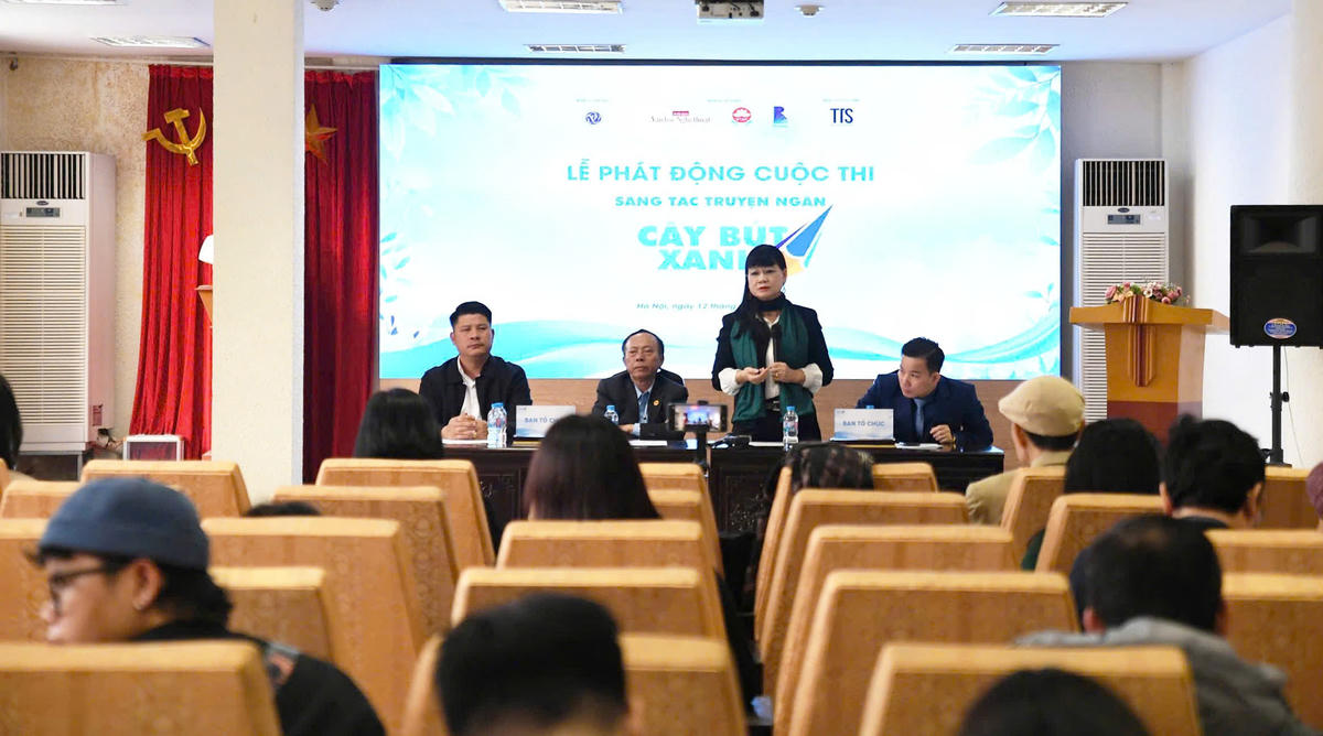 Cuộc thi truyện ngắn “Cây bút xanh” là sân chơi văn học dành riêng cho lứa tuổi học sinh, hướng tới mục tiêu bồi dưỡng tình yêu văn chương, phát hiện và nuôi dưỡng những cây bút trẻ giàu tiềm năng cho nền văn học nước nhà. Ảnh: Phạm Sỹ.